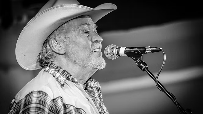 Los Pacaminos with Paul Young